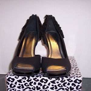 New Woman's high heel dress shoes